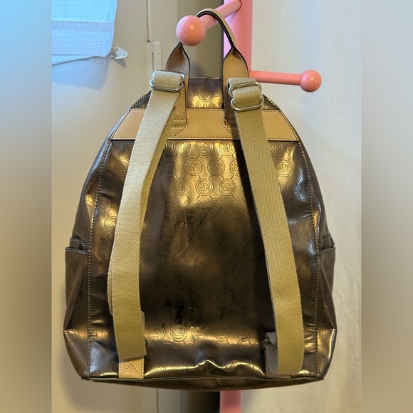 MICHAEL KORS JET SET BACKPACK
PALE GOLD MONOGRAM - Picture 9 of 17